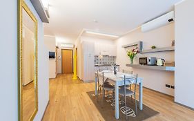 Room 176, Alba Town